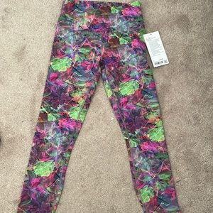 LULULEMON WUNDER TIGHT 25’ // SIZE 8 // VIVID FLORAL // NWT